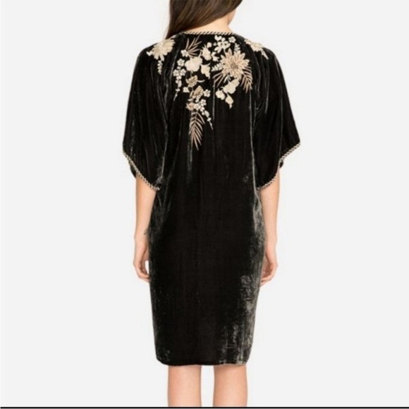 Johnny Was Othilia Embroidered Silk Velvet Kimono Sleeve Dress Gray Sz S - Picture 4 of 15